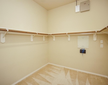 2910 Fair Chase Dr - Photo Thumbnail 13