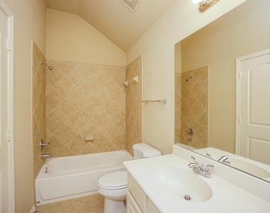 2910 Fair Chase Dr - Photo Thumbnail 18