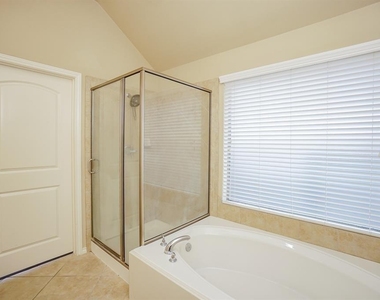 2910 Fair Chase Dr - Photo Thumbnail 12