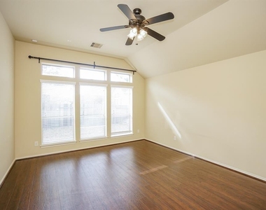 2910 Fair Chase Dr - Photo Thumbnail 10