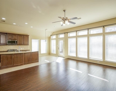 2910 Fair Chase Dr - Photo Thumbnail 8