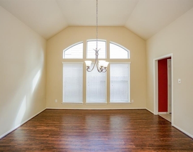 2910 Fair Chase Dr - Photo Thumbnail 5