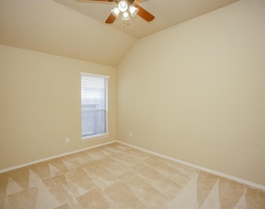 2910 Fair Chase Dr - Photo Thumbnail 17
