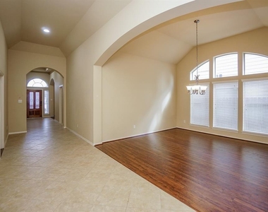 2910 Fair Chase Dr - Photo Thumbnail 4