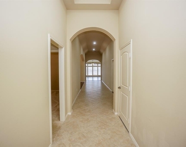 2910 Fair Chase Dr - Photo Thumbnail 3
