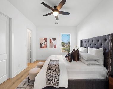 309 E 43rd Street - Photo Thumbnail 13