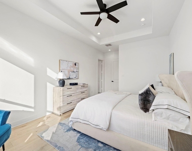 309 E 43rd Street - Photo Thumbnail 9