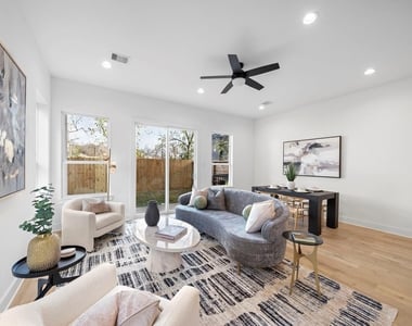 309 E 43rd Street - Photo Thumbnail 2