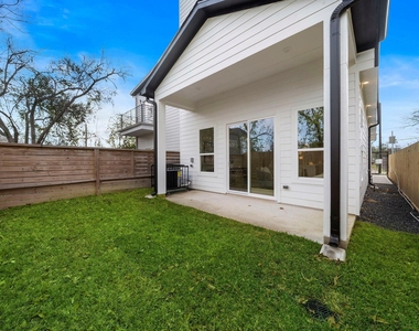 309 E 43rd Street - Photo Thumbnail 16