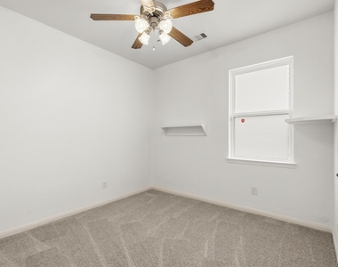 718 Crystal Lakes Drive - Photo Thumbnail 17