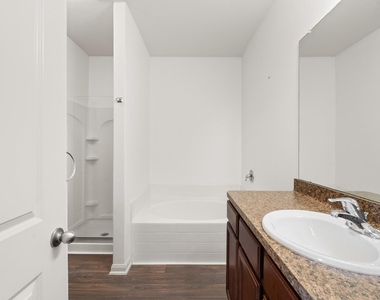 718 Crystal Lakes Drive - Photo Thumbnail 13