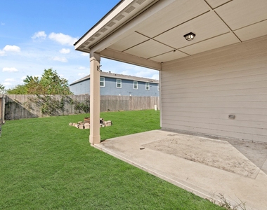 718 Crystal Lakes Drive - Photo Thumbnail 18