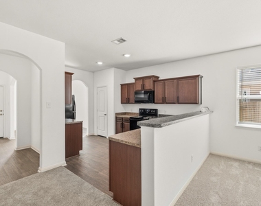 718 Crystal Lakes Drive - Photo Thumbnail 6