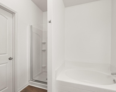 718 Crystal Lakes Drive - Photo Thumbnail 14