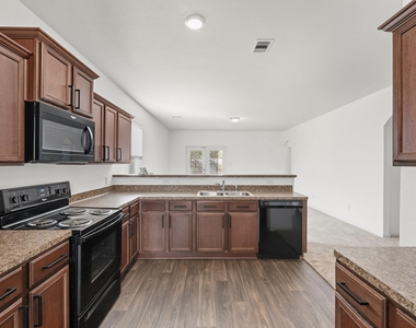 718 Crystal Lakes Drive - Photo Thumbnail 5
