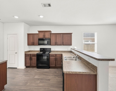 718 Crystal Lakes Drive - Photo Thumbnail 4