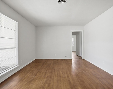 5622 Woodgreen Street - Photo Thumbnail 3