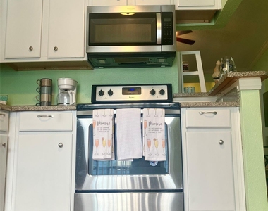 3506 Cove View Boulevard - Photo Thumbnail 15