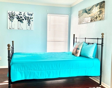 3506 Cove View Boulevard - Photo Thumbnail 14