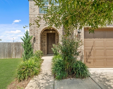 5266 Tall Tower Street - Photo Thumbnail 4
