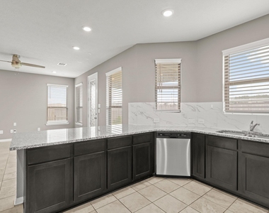 5266 Tall Tower Street - Photo Thumbnail 15