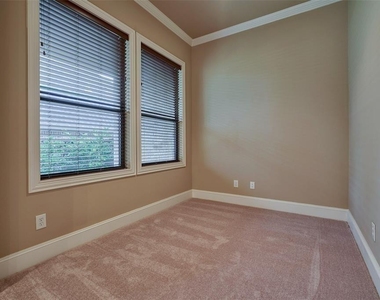 101 E Silverwood Ranch Estate - Photo Thumbnail 17