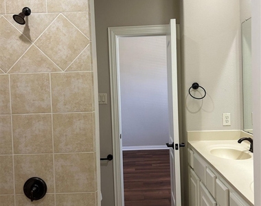 101 E Silverwood Ranch Estate - Photo Thumbnail 30