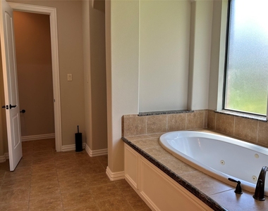 101 E Silverwood Ranch Estate - Photo Thumbnail 34