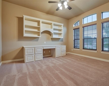 101 E Silverwood Ranch Estate - Photo Thumbnail 15
