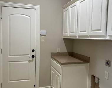 101 E Silverwood Ranch Estate - Photo Thumbnail 37