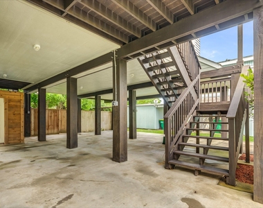 1009 Bryan Avenue - Photo Thumbnail 4