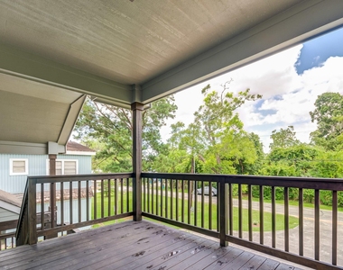 1009 Bryan Avenue - Photo Thumbnail 5