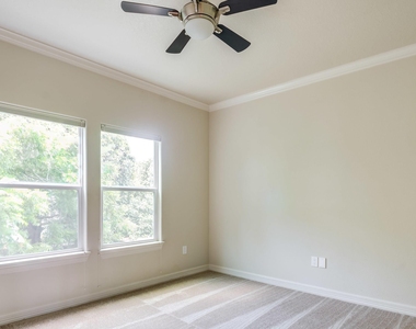 1009 Bryan Avenue - Photo Thumbnail 18