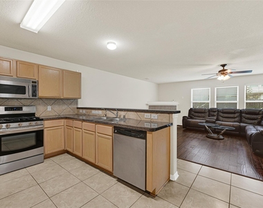3219 Zephyr Glen Way - Photo Thumbnail 7