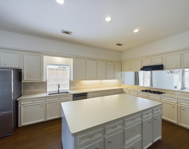 5627 Winsome Lane - Photo Thumbnail 13