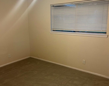 5718 Mackinaw Street - Photo Thumbnail 12