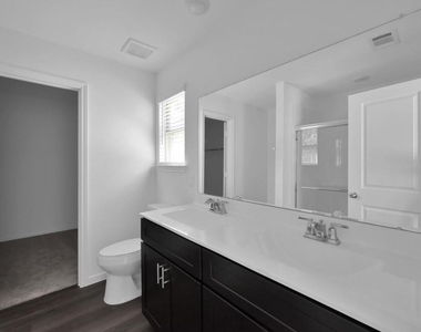 10573 Pineland Drive - Photo Thumbnail 4