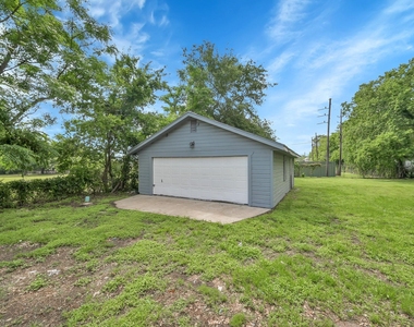 206 E Powell Street - Photo Thumbnail 17