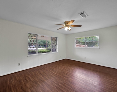206 E Powell Street - Photo Thumbnail 4