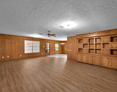 206 E Powell Street - Photo Thumbnail 7