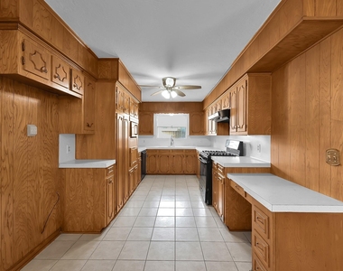 206 E Powell Street - Photo Thumbnail 10