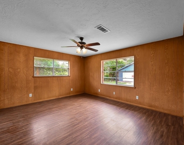 206 E Powell Street - Photo Thumbnail 14