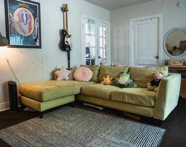 1909 Colquitt Street - Photo Thumbnail 4