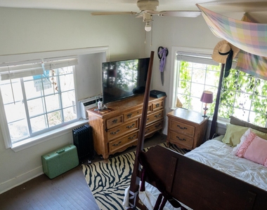 1909 Colquitt Street - Photo Thumbnail 10