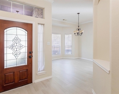 7003 Kendall Lake Court - Photo Thumbnail 4