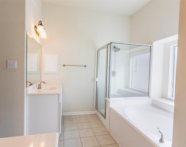 7003 Kendall Lake Court - Photo Thumbnail 14