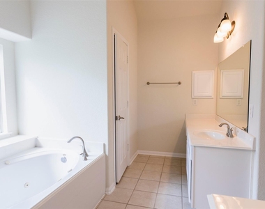 7003 Kendall Lake Court - Photo Thumbnail 13