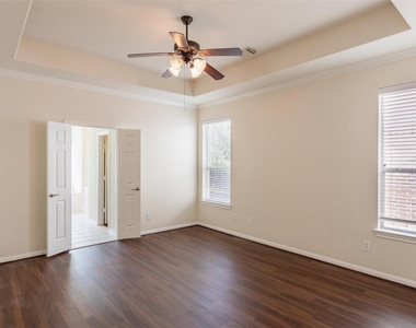 7003 Kendall Lake Court - Photo Thumbnail 11