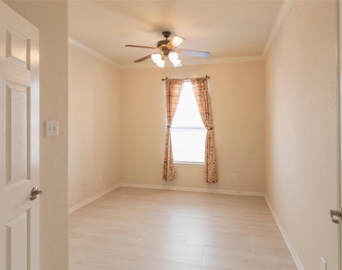 7003 Kendall Lake Court - Photo Thumbnail 19