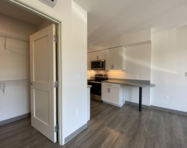 409 Elm - Photo Thumbnail 12